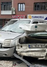 Konya'da Kamyonet Dehşet Sa&ccedil;tı: Kırmızı Işıkta Bekleyen 7 Araca Daldı!