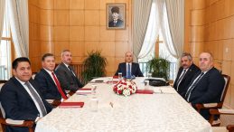 Kurtulmuş, Milli Dayanışma, Kardeşlik ve Demokrasi Komisyonu'ndaki Siyasi Partilerin Temsilcileriyle G&ouml;r&uuml;şt&uuml;