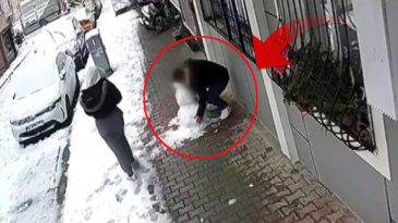 K&uuml;&ccedil;&uuml;k&ccedil;ekmece'de &Ccedil;ocukların Yaptığı Kardan Adamı &Ccedil;aldılar
