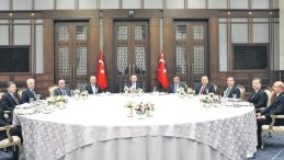 K&uuml;lliye&rsquo;de Yasama, Y&uuml;r&uuml;tme ve Yargı Zirvesi