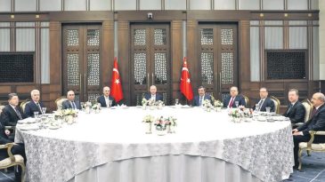 K&uuml;lliye&rsquo;de Yasama, Y&uuml;r&uuml;tme ve Yargı Zirvesi