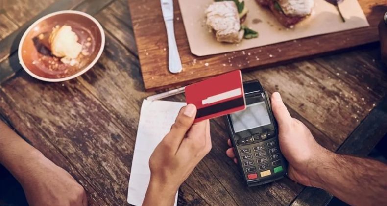 Kuver, Servis ve Masa &Uuml;creti Yasaklandı! Bakanlık Restoranlar İ&ccedil;in Harekete Ge&ccedil;ti