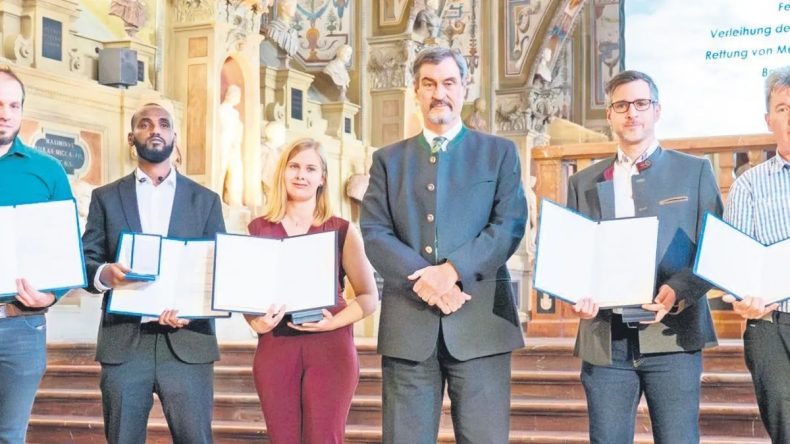 Madalyalı Kahraman Zorla Uzaklaştırıldı