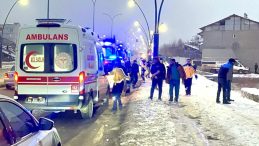 Malatya'da İş&ccedil;ileri Taşıyan Midib&uuml;s Devrildi: &Ccedil;ok Sayıda Yaralı Var