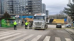 Mamak'ta Trajik Kaza: C&uuml;zdanını Alma Girişimi Sonrası Kamyonun Altında Kaldı