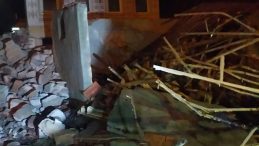 Manisa'da Fırtına Cami Minaresini Devirdi