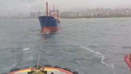 Marmara Denizi'nde s&uuml;r&uuml;klendiği yerde kargo gemisi kurtarıldı