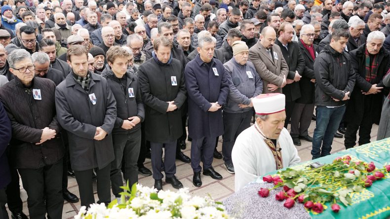 Memleketinde Cenaze T&ouml;renine Katıldı