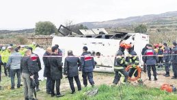 Memur Servisi Devrildi: 1 Kişi Hayatını Kaybetti, 22 Yaralı