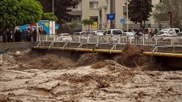 Mersin'de Sağanak Yağış Hayatı Olumsuz Etkiledi: Dereler Taştı, Yollar Su İ&ccedil;inde Kaldı!