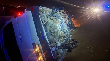 Mersin'de Servis Minib&uuml;s&uuml; U&ccedil;uruma Yuvarlandı; 1&rsquo;i Ağır 13 Yaralı