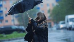 Meteoroloji'den &Ccedil;ığ, Don ve Fırtına Uyarısı: Cuma G&uuml;n&uuml; Kar Geri D&ouml;n&uuml;yor