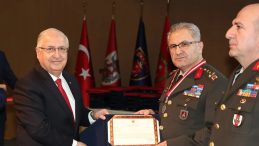 Mill&icirc; Savunma Bakanı Yaşar G&uuml;ler, Madalya Tevcih T&ouml;renine Katıldı