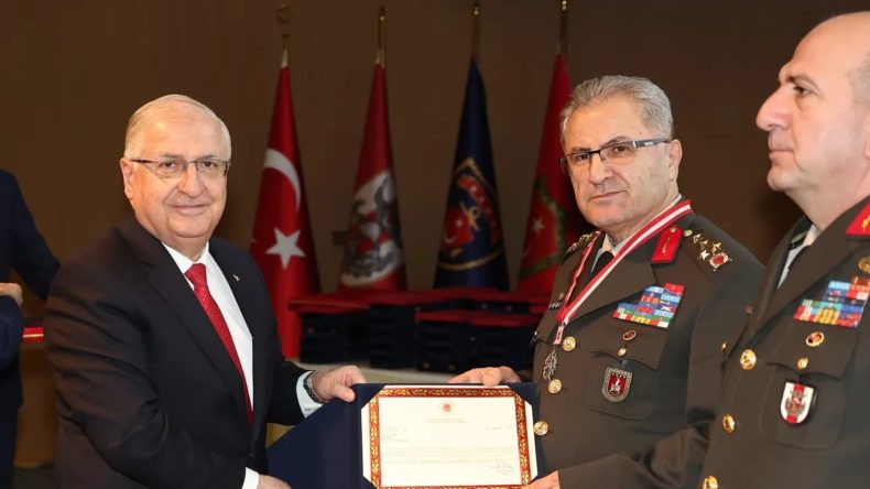 Mill&icirc; Savunma Bakanı Yaşar G&uuml;ler, Madalya Tevcih T&ouml;renine Katıldı