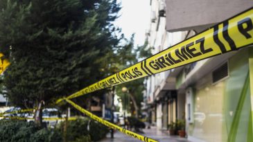 Miras Kavgası B&uuml;y&uuml;d&uuml;, Akrabasının Aracını Kurşunladı