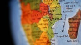 Mozambik&rsquo;te Şiddetli &Ccedil;atışma: Polis ve Yerel Milisler Arasında 8 Kişi Hayatını Kaybetti