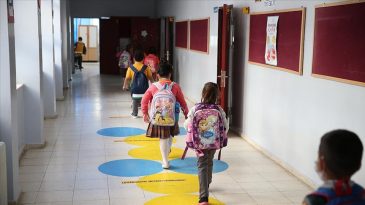Okullarda İkinci D&ouml;nem İ&ccedil;in Geri Sayım Başladı&hellip; Eğitime &lsquo;Bayrak Sevgisi&rsquo; Temasıyla Başlanacak
