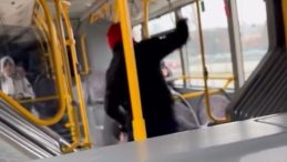 Otob&uuml;ste Yer Tartışmasında Yolcuya Saldırdı, "Komutanımı &Ccedil;ağırın" Dedi