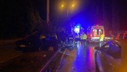 Otomobil İkiye B&ouml;l&uuml;nd&uuml;: İkisi de Yaralı