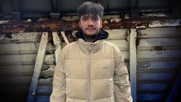 Otomobile Paslı &Uuml;st Ge&ccedil;itten D&uuml;şen Demir Par&ccedil;ası: İBB'den Gelen Cevap Gen&ccedil; Trafik Gideri &Uuml;zerine Şok Etkisi Yarattı