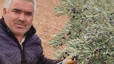 Oturduğu binada asans&ouml;r boşluğuna d&uuml;ş&uuml;p hayatını kaybetti