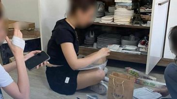 &Ouml;ğretmenden ders saatinde skandal! Evdeki fotoğraflara tepki yağmıştı: Velilerin şikayeti ile soruşturma başlatıldı