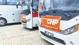 &Ouml;zg&uuml;r &Ouml;zel&rsquo;in Taşımalı Mitingleri &Ouml;rg&uuml;t&uuml; Bıktırdı: Otob&uuml;sleri Yalvar Yakara Dolduruyorlar