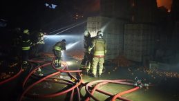 Paketleme Fabrikasında Yangın: 1 &Ouml;l&uuml;