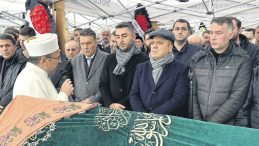 Parası i&ccedil;in teyzesini &ouml;ld&uuml;rd&uuml;, olay yerine d&ouml;n&uuml;p g&ouml;zyaşı d&ouml;kt&uuml;