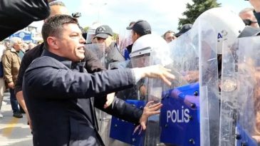 Polise Saldırı D&uuml;zenleyen CHP&rsquo;li Başkan Hakkında 4 Yıl Hapis Cezası Talebi