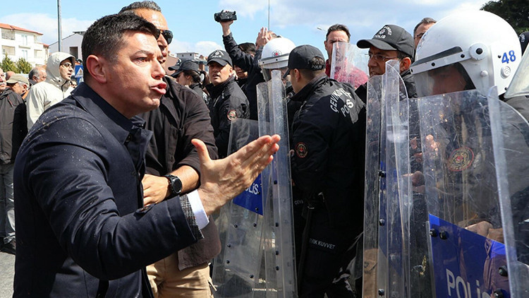 Polise Saldırıyla G&uuml;ndeme Gelen Belediye Başkanına İstenilen Ceza A&ccedil;ıklandı