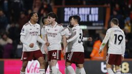 Premier Lig'de lider Arsenal puan farkını a&ccedil;tı!