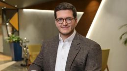 Sabri &Uuml;lker Vakfı&rsquo;nda Yeni D&ouml;nem: K&uuml;resel Vizyon G&uuml;&ccedil;lendi