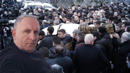 Sa&ccedil; Ektirdiği Sırada Fenalaşıp Hayatını Kaybetti! Yakınları Anlattı: Sıklıkla Sağlık Taraması Yaptırırmış