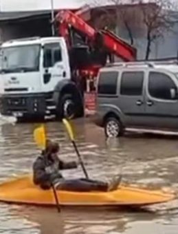 Sağanak Adana&rsquo;da Hayatı Olumsuz Etkiledi
