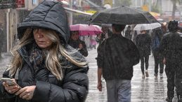 Sağanak ve Karla Karışık Yağmur Geliyor! Meteoroloji'den G&uuml;&ccedil;l&uuml; Fırtına ve Yağış Uyarısı: 15 İl Tehlike Altında