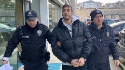 Samsun'da Otob&uuml;ste &lsquo;Ters Baktınız&rsquo; Diyerek 2 Kişiye Bı&ccedil;ak &Ccedil;eken &Uuml;niversiteli Tutuklandı