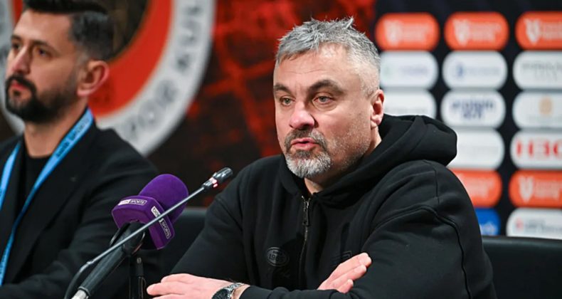 Samsunspor Teknik Direkt&ouml;r&uuml; Thomas Reis'ten ma&ccedil; sonu hakem tepkisi: "Anlaşılır bir şey değil"