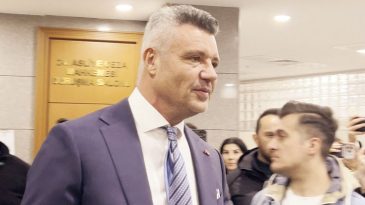 Saran H&acirc;kim Karşısında