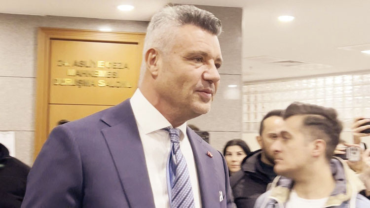 Saran H&acirc;kim Karşısında