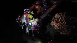 Sarıyer'de Ormanda Kaybolan Kadın Falezlerden Kayalıklara D&uuml;şt&uuml;! Denizden Tahliye Edildi