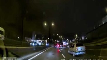 Şile Otoyolu'nda Makas Atan Minib&uuml;s&uuml;n Kaza Anları Kameraya Yansıdı