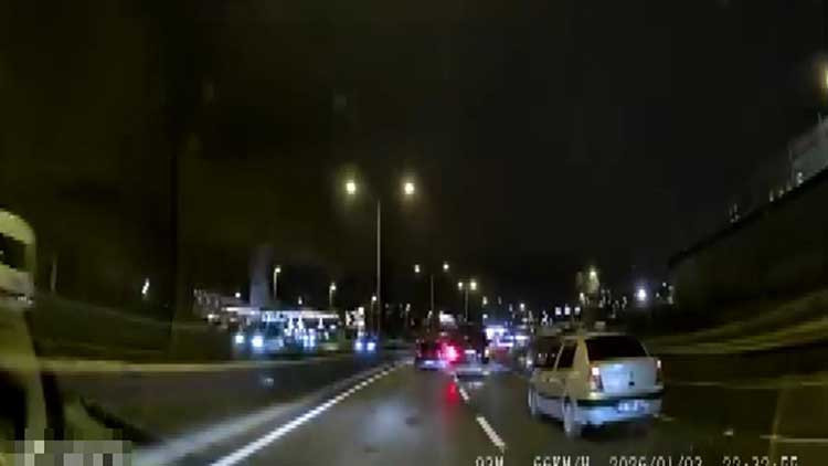 Şile Otoyolu'nda Makas Atan Minib&uuml;s&uuml;n Kaza Anları Kameraya Yansıdı