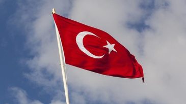 Sınırda Bayraklı Provokasyona Tepki Yağdı