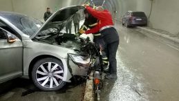 Şırnak'ta t&uuml;nelde zincirleme kaza: 1 &ouml;l&uuml;, 8 yaralı