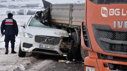 Sivas'ta Feci Kaza: 1 Kişi Hayatını Kaybetti, 2 Kişi Yaralandı