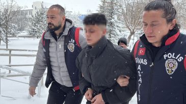 Sivas'ta Yılbaşı Gecesi Bı&ccedil;aklanan 19 Yaşındaki Baran Hayatını Kaybetti