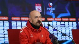 Sivasspor'da Evren Otyakmaz'dan Transfer Tahtası A&ccedil;ıklaması!