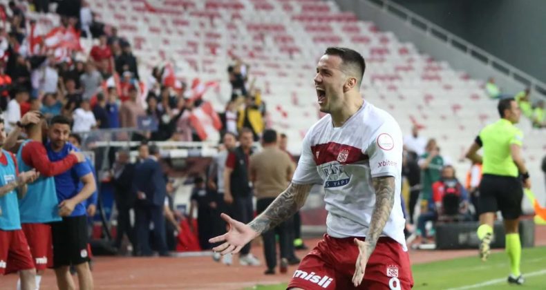 Sivasspor'da Rey Manaj S&uuml;rprizi!