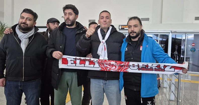 Sivasspor'da Rey Manaj'a Havaalanında Coşkulu Karşılama!